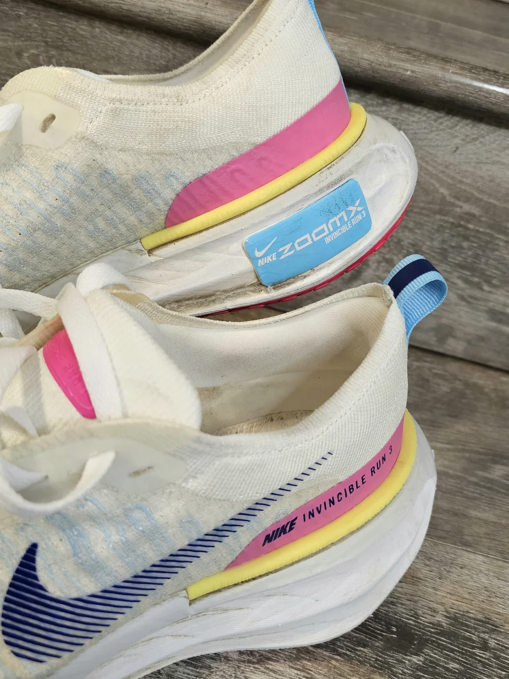 Nike ZoomX Men’s Running Shoes Invincible 10.5 White Pink Blue Athletic Shoes
